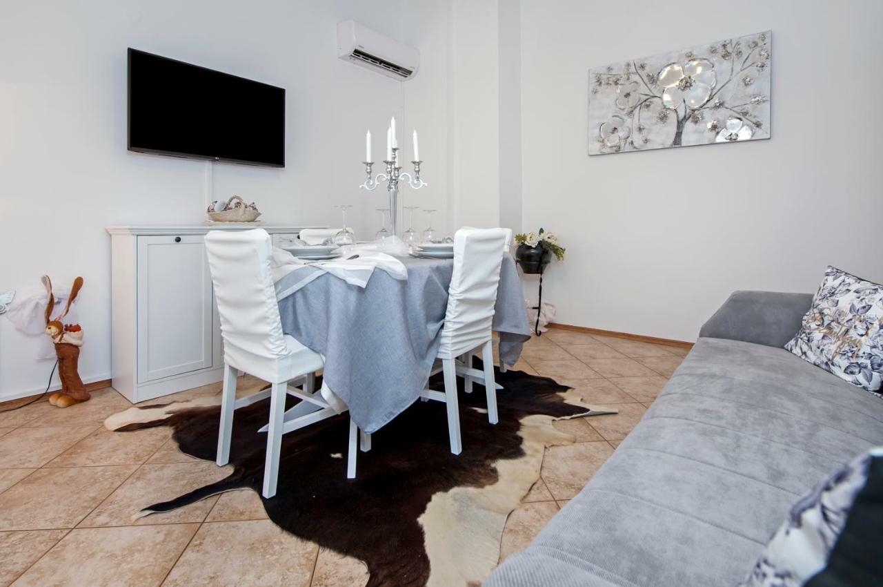 Apartment Len Ровин Екстериор снимка