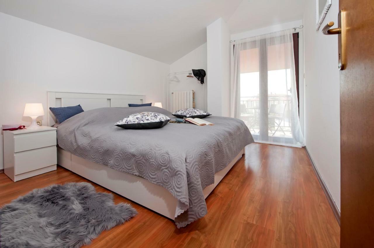Apartment Len Ровин Екстериор снимка