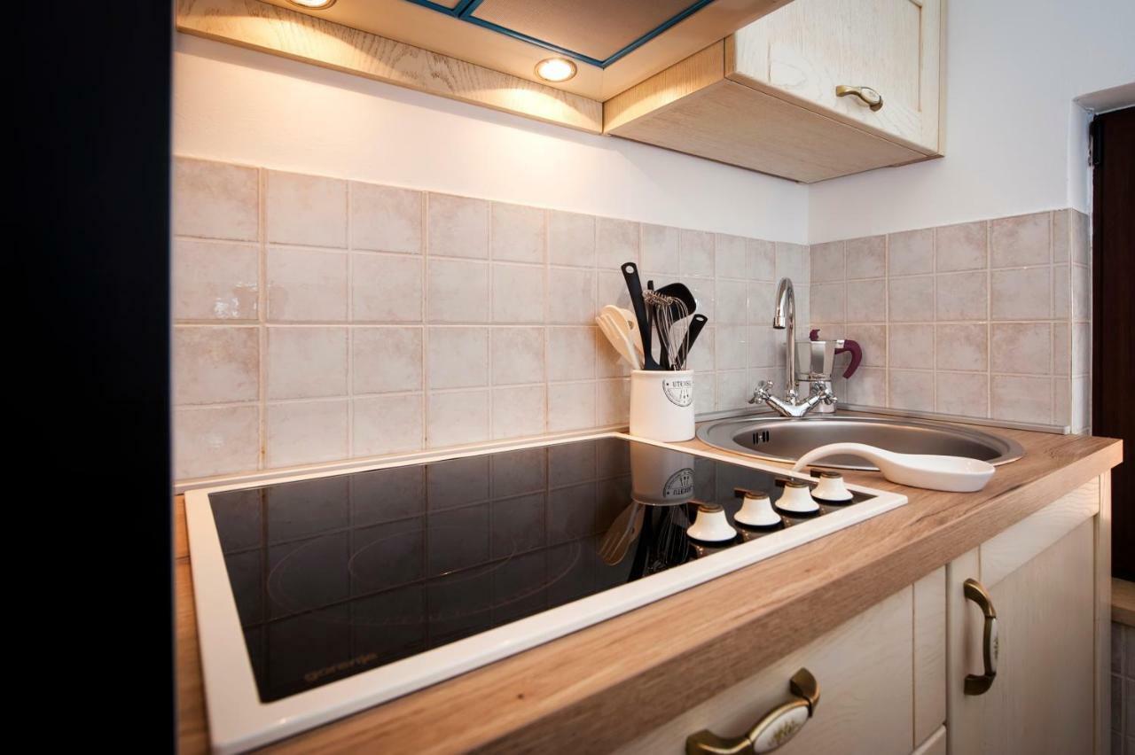 Apartment Len Ровин Екстериор снимка