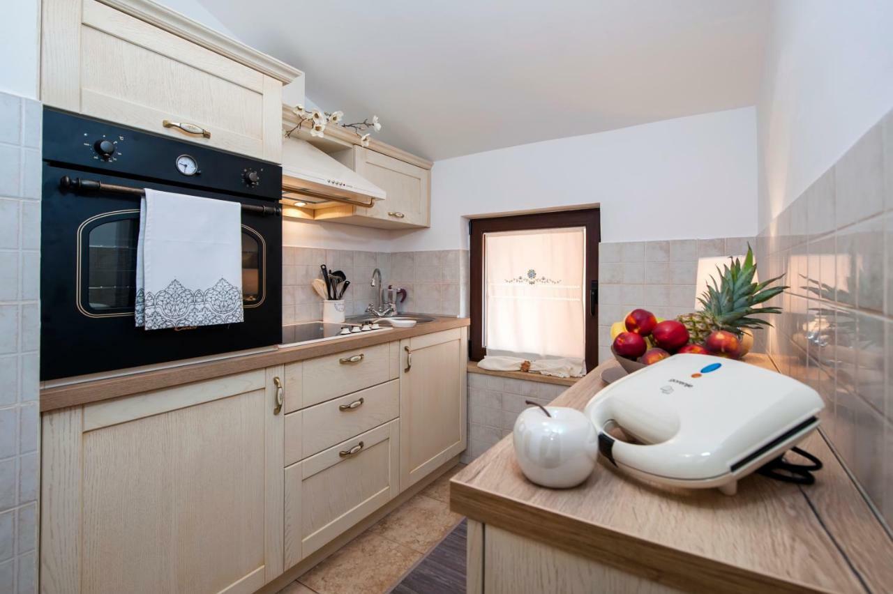 Apartment Len Ровин Екстериор снимка