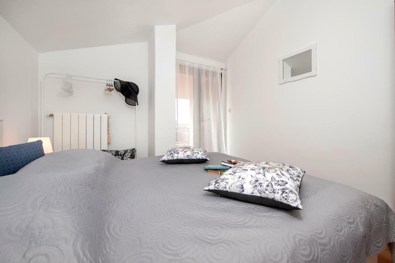 Apartment Len Ровин Екстериор снимка